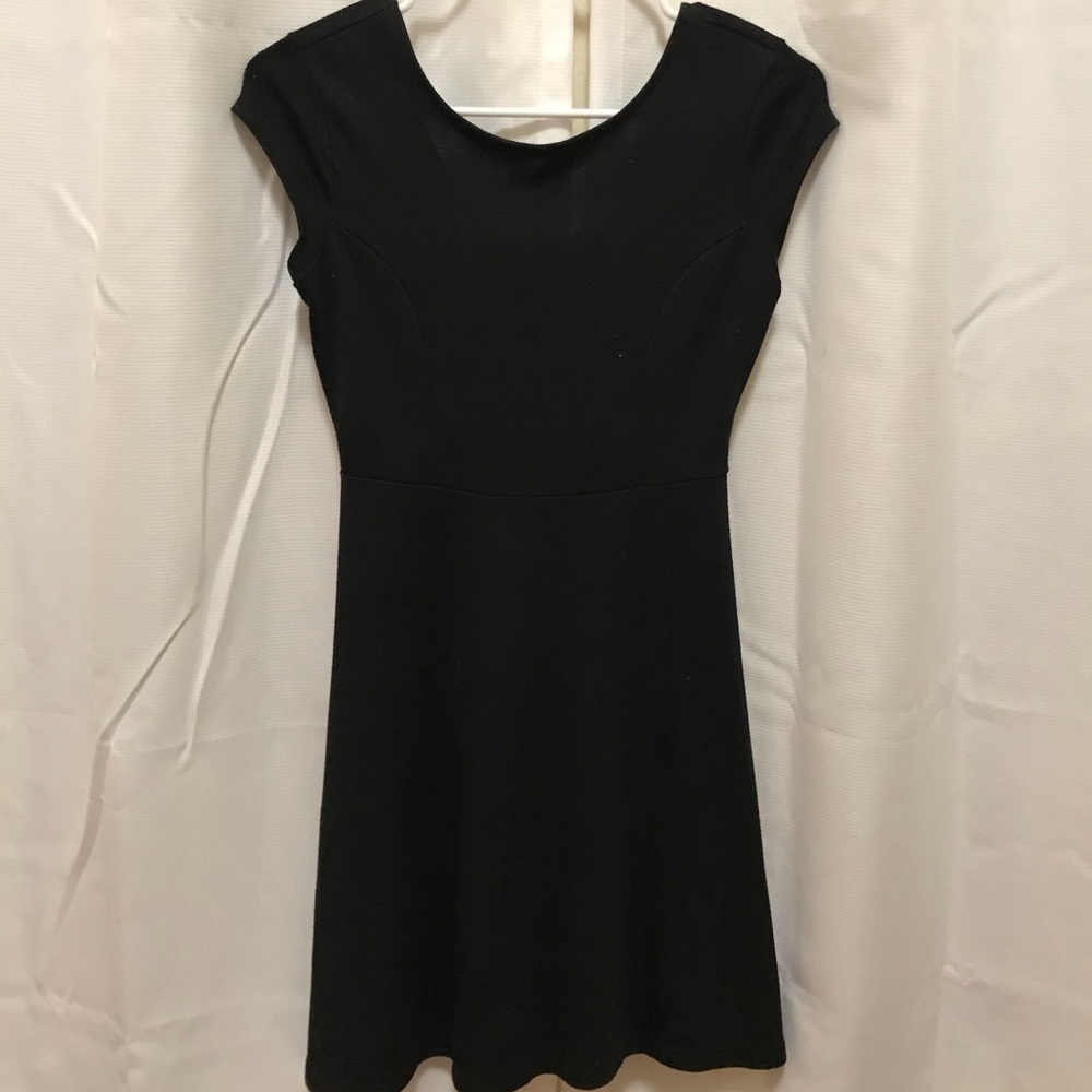 Black short sleeve dress